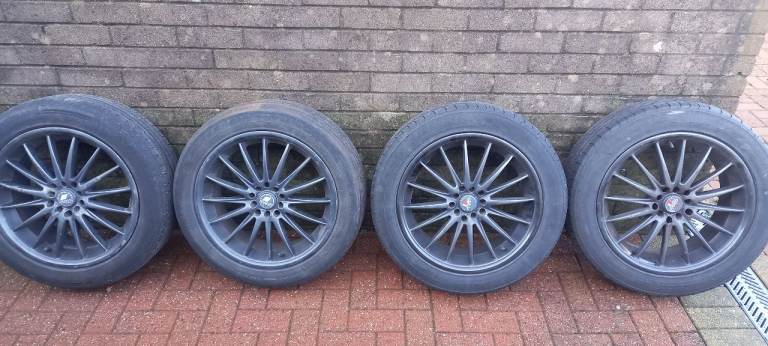4 alloy wheels
