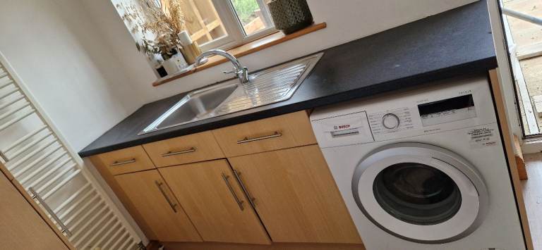 Kitchen units with sink and worktop - fast purchase required!