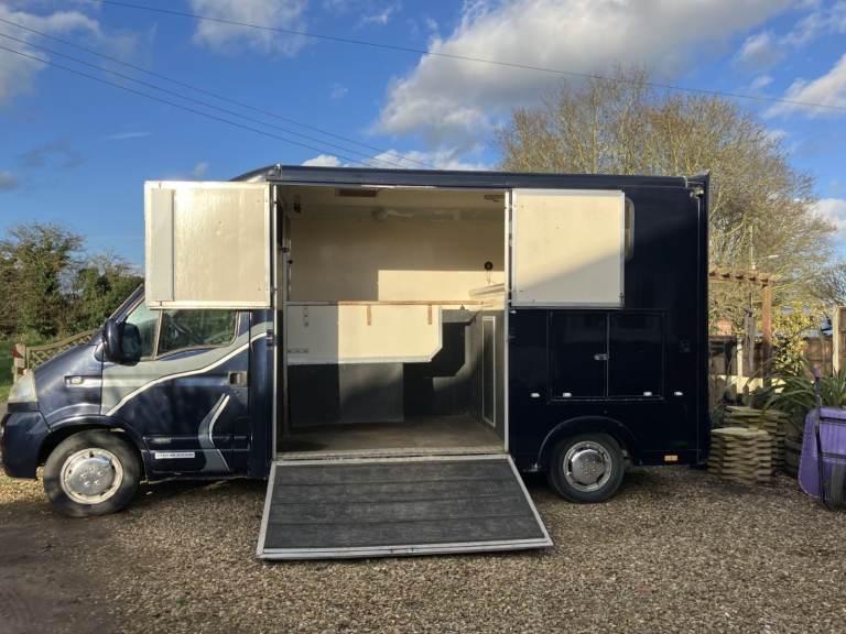 3.9T Vauxhall Movano Horsebox - reliable start and easy drive