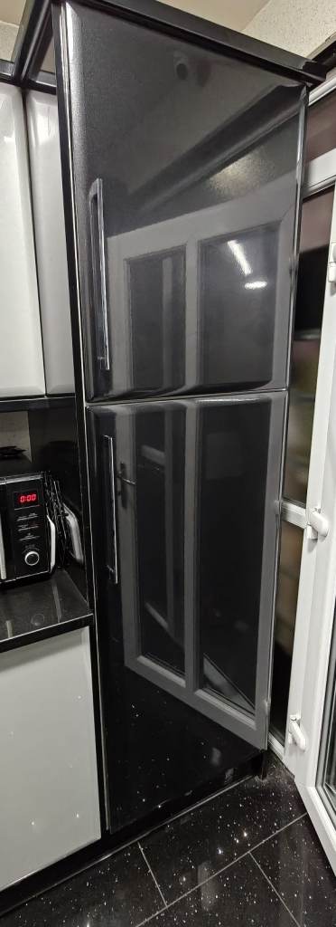 Mint Condition Tall Larder Unit / Pantry Cupboard – Black Gloss (60cm)