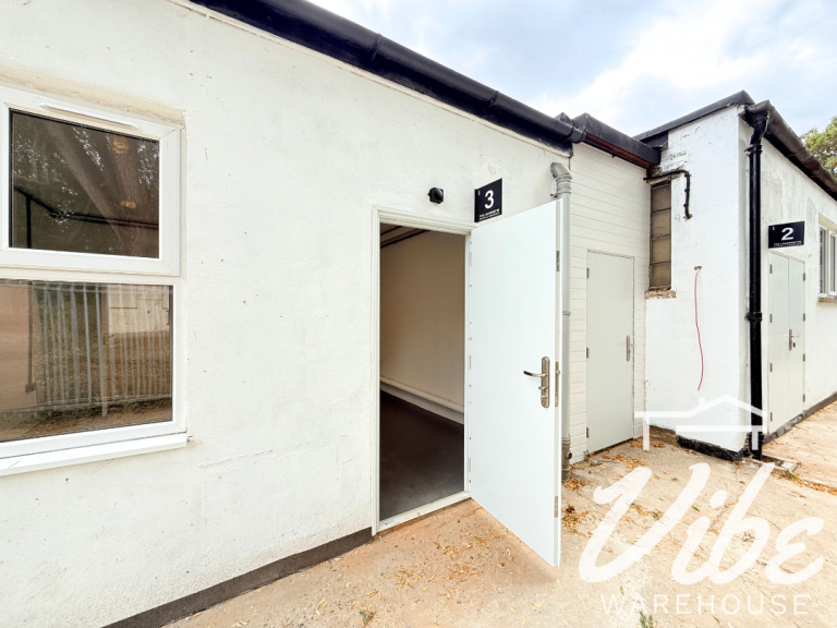 Laundrette Studios to Rent at Edmonton, N18