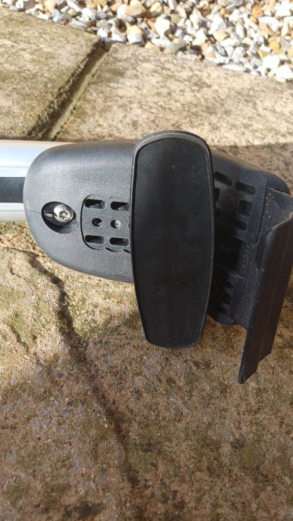 Atera roof bars for roof rails