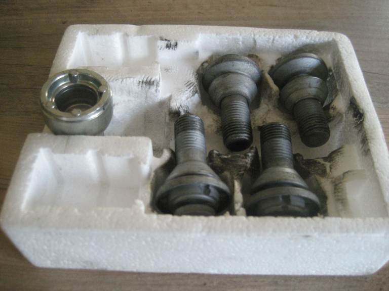 LOCKING WHEEL NUT