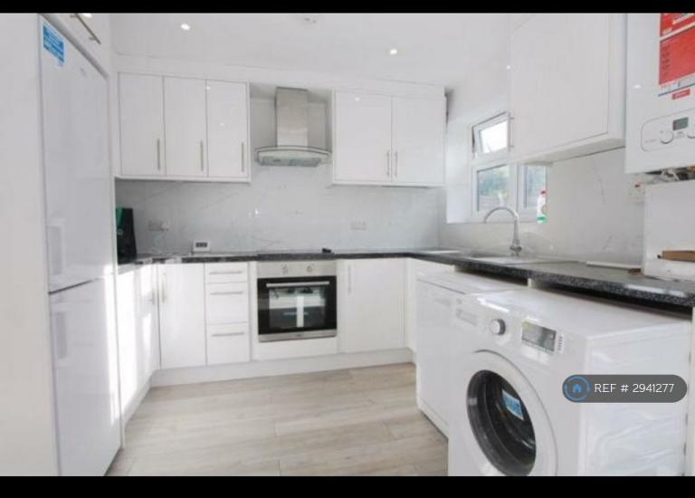 3 bedroom flat in Tangmere Gardens, Northolt, UB5 (3 bed) (#2941277)