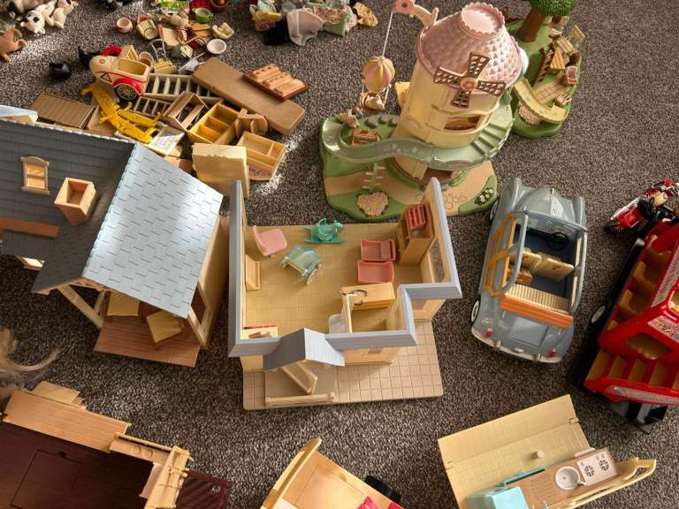 Sylvanian Familes huge bundle vintage, shops, house, cars, figures, accessories 