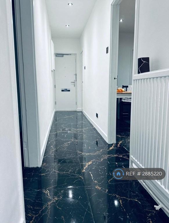 2 bedroom flat in London, London, RM7 (2 bed) (#2885220)