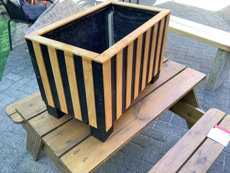 Wooden Planters STYLISH.  🌴🍀🌿🎍🪴🦚🌼🌸🌺 DISCOUNTED FOR QUICK SALE