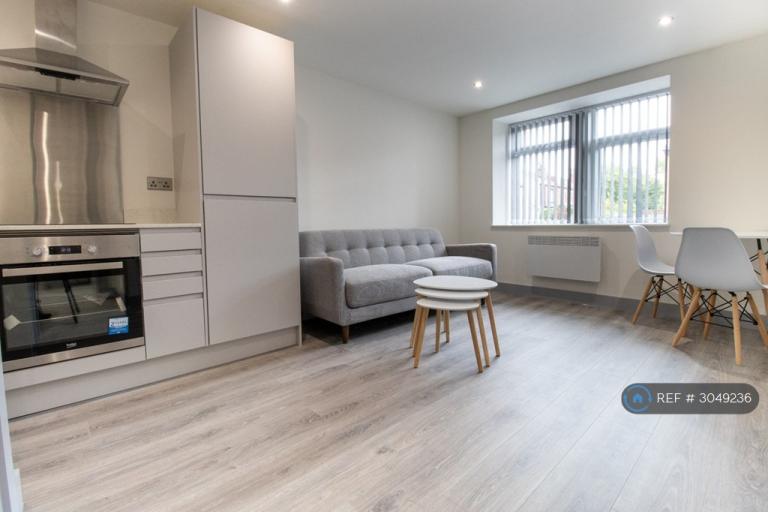 1 bedroom flat in Stanningley Road, Pudsey, LS28 (1 bed) (#3049236)