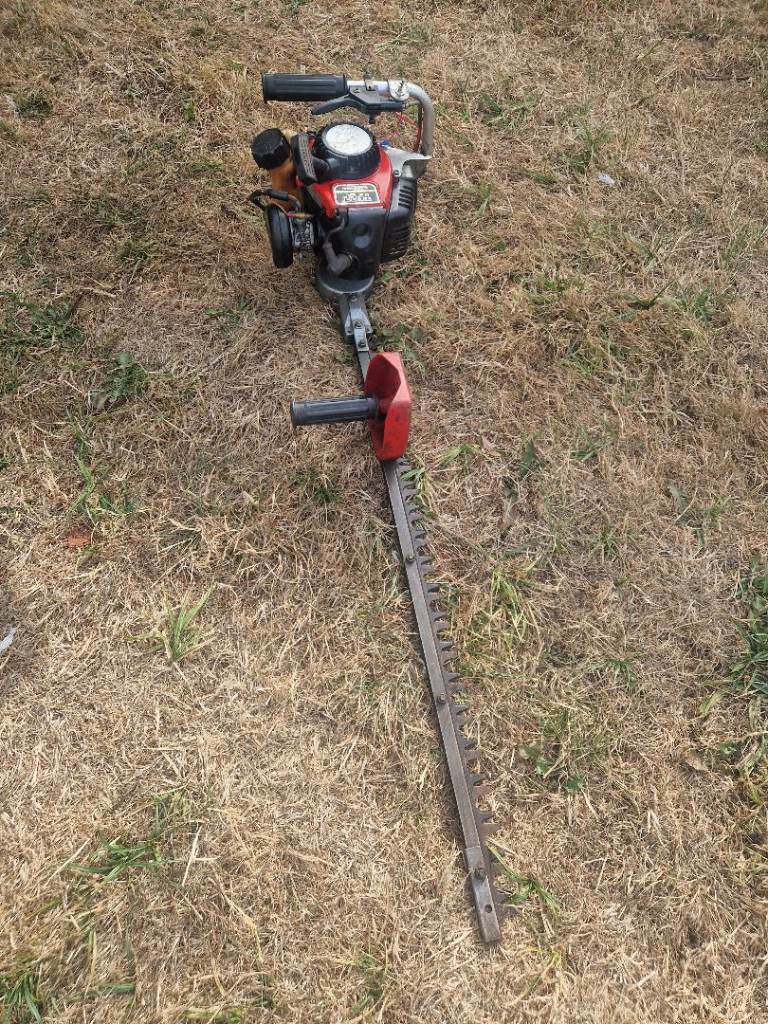 Kawasaki TF22A Petrol Hedge Trimmer – Good Condition