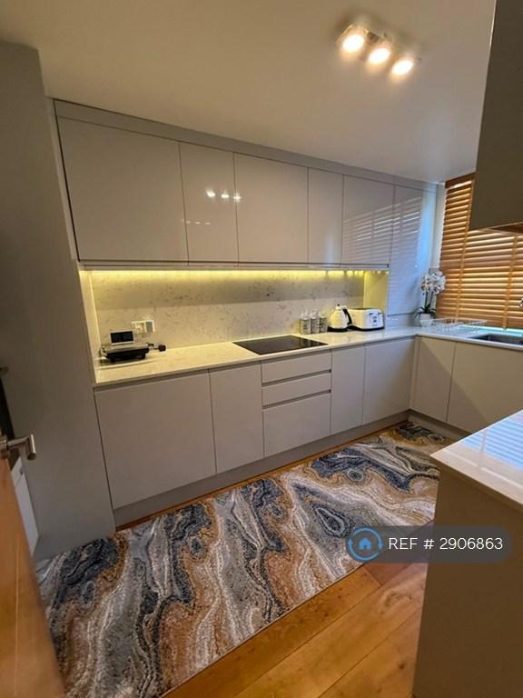 2 bedroom flat in Ravensworth Court, London, SW6 (2 bed) (#2906863)