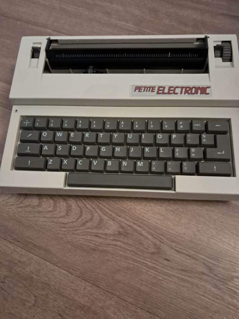 Petite Electronic Typewriter