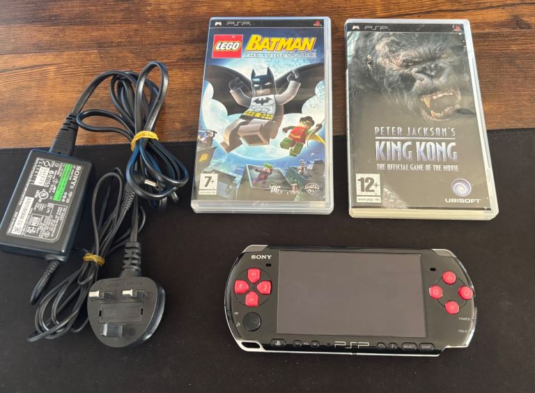 PSP + 2 games + charger