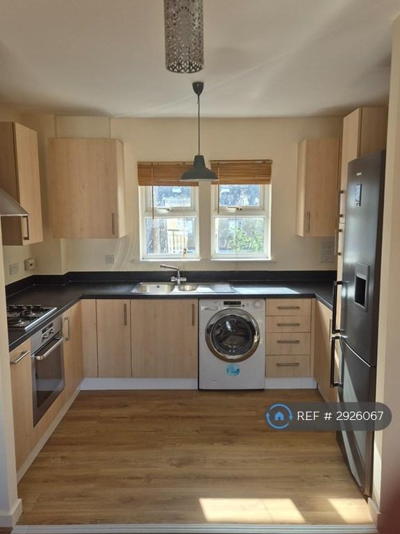2 bedroom flat in Crawford Avenue, Dartford, DA1 (2 bed) (#2926067)