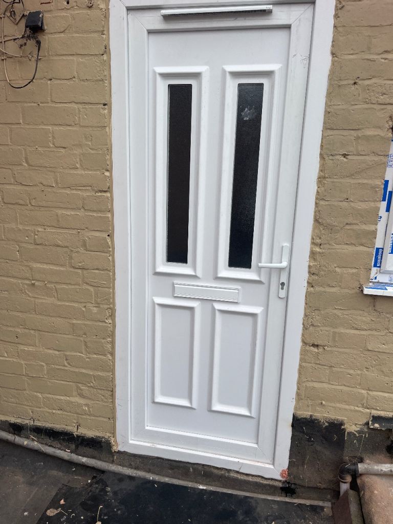 Self contain 0ne bed flat to let 