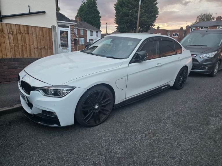 *quick sale* BMW 330e M Sport – White – Red Leather interior