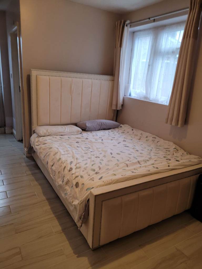 Spacious and Cosy Double Rooms for Rent in - UB10 8LW