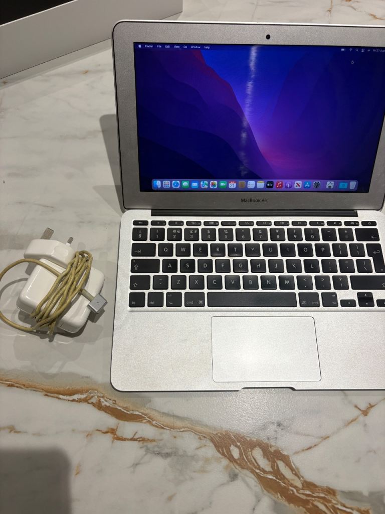 Apple MacBook Air 11-inch 128GB - Silver, Good Condition
