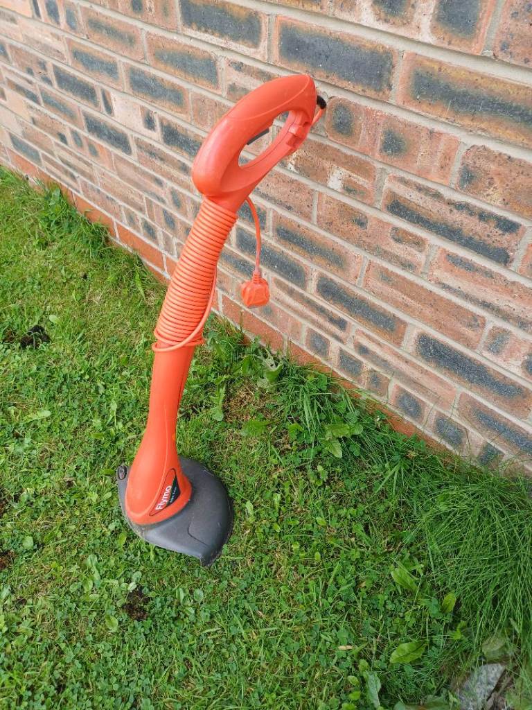FLYMO MINI TRIM LIGHTWEIGHT GARDEN STRIMMER VGC £15 NO OFFERS DARWEN BB3 0DU 