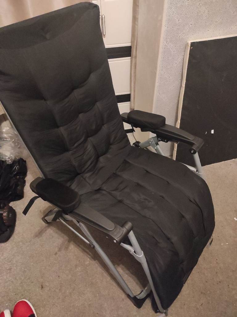 Foldable comfortable chair 