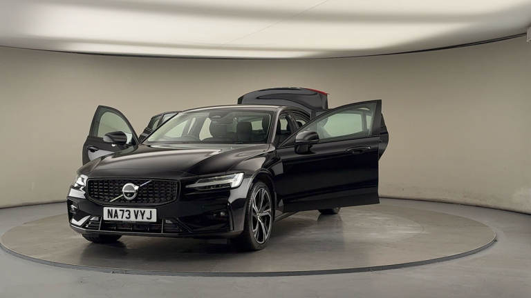 2023 Volvo S60 Plus Dark B5 (250 hp) Saloon Petrol/Electric Hybrid Automatic