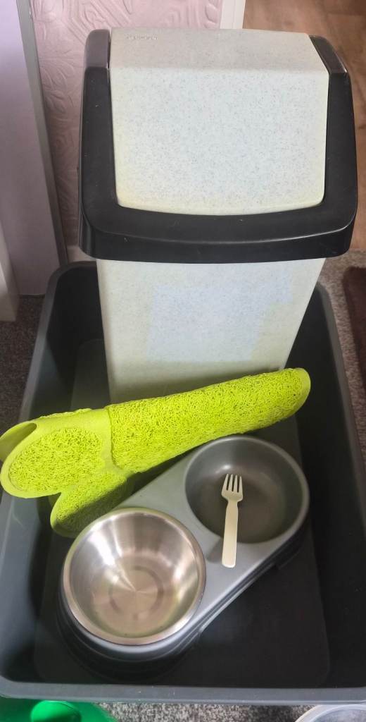 Pet supplies