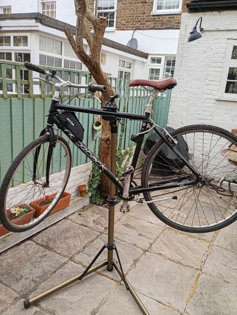 bike mechanic same day . flat tyre. bike mot. bicycle restoration . road bike, kids bike. 