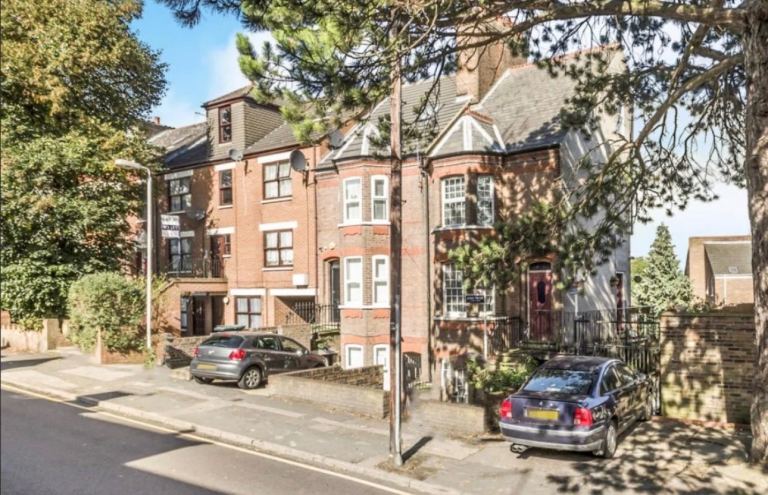 🏠Semi Furnished 1 Bedroom with Separate Lounch – Luton LU1 