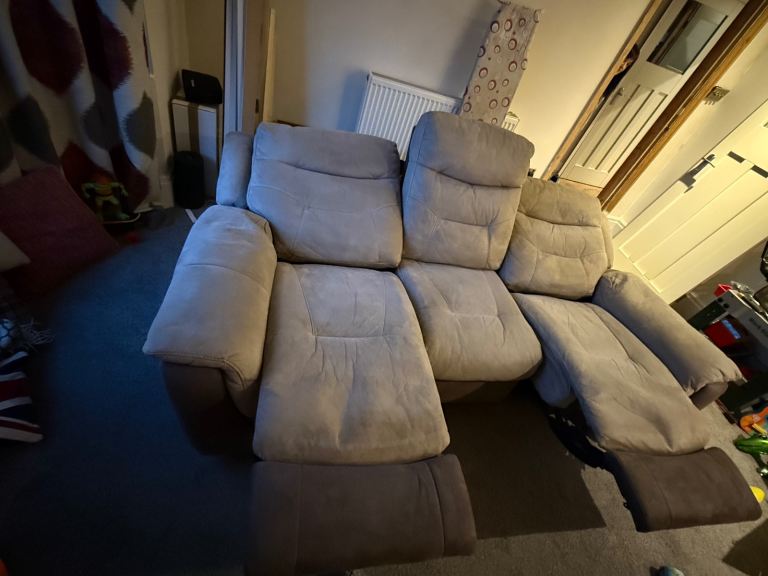 Electric double recliner 3 seater sofa.