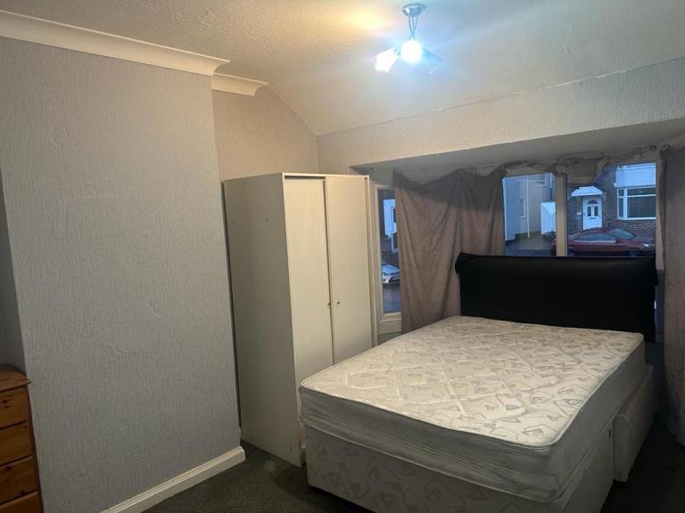 Fully Furnished Double rooms available dss/benefits accepted 