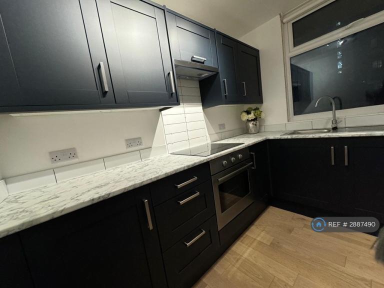 1 bedroom flat in Downholme, London, SW15 (1 bed) (#2887490)