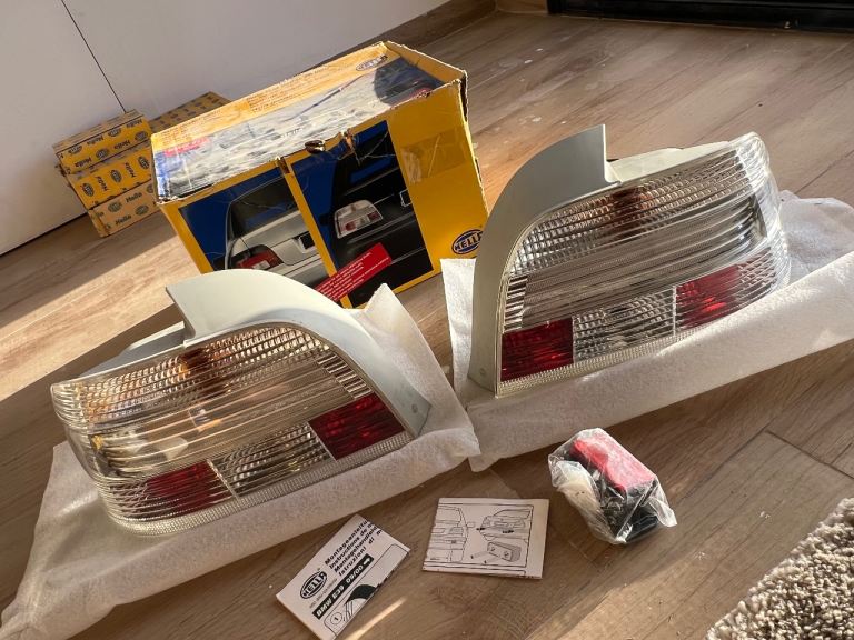 BMW E39 Hella Magic Colours Taillight Set 5 Series 09/00– NOS 2SK008272-801