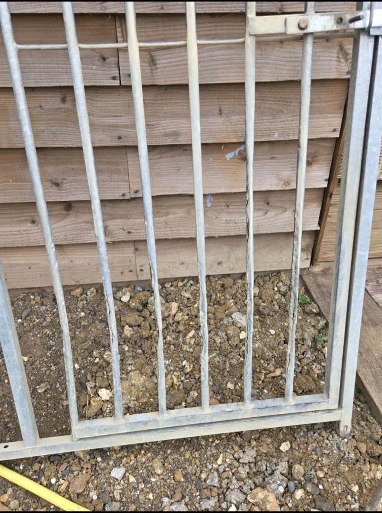 Galvanised panels dog cage 