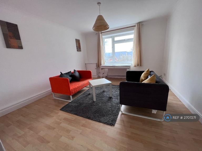 1 bedroom flat in High Street South, Dunstable, LU6 (1 bed) (#2707271)