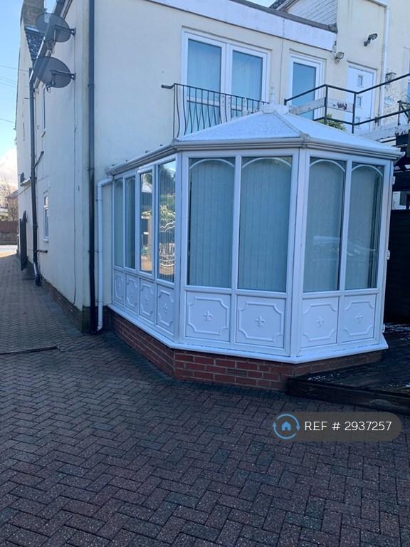 2 bedroom flat in Gomersal, Cleckheaton, BD19 (2 bed) (#2937257)