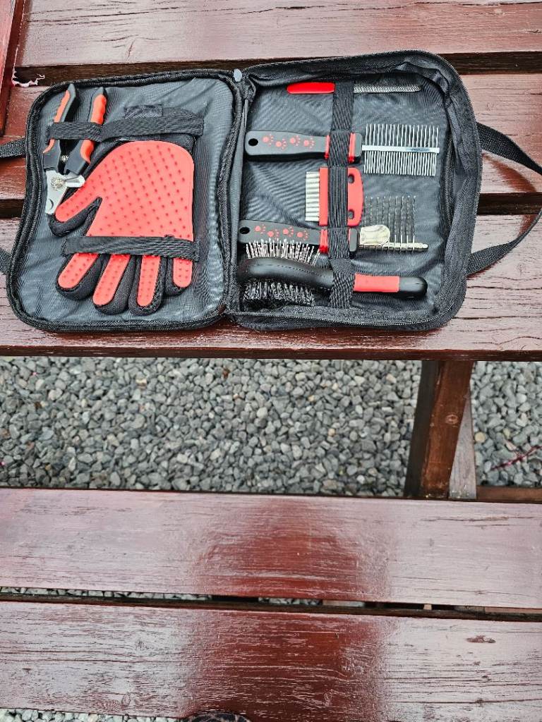Pet grooming set