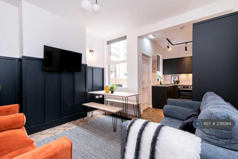 5 bedroom house in Imperial Road, Beeston, Nottingham, NG9 (5 bed) (#2781264)