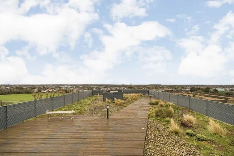 2 Bed Flat, Westgate House, TW7 4AS