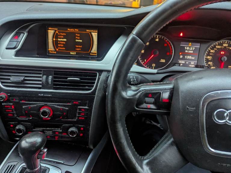 Audi A4 B8 radio stereo cd player 