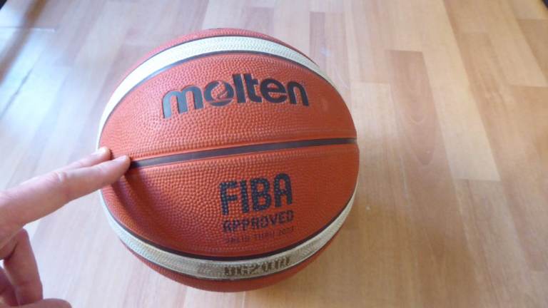 Basketball Molten - great condition - Size 7 - official competition size