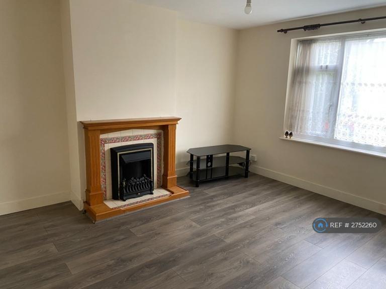 2 bedroom flat in Bushey, Bushey, WD23 (2 bed) (#2752260)