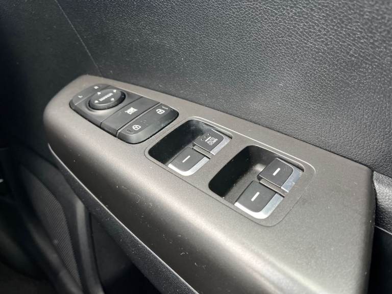  Kia Sportage 1.6 Gdi 1 Suv 5dr Petrol Manual Euro 6 130 Bhp Petrol