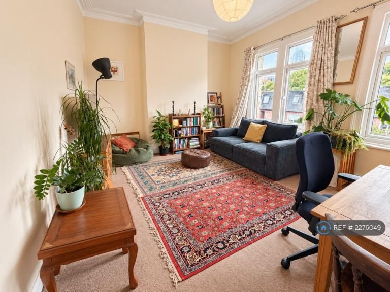 1 bedroom flat in Vale Road, London, N4 (1 bed) (#2276049)