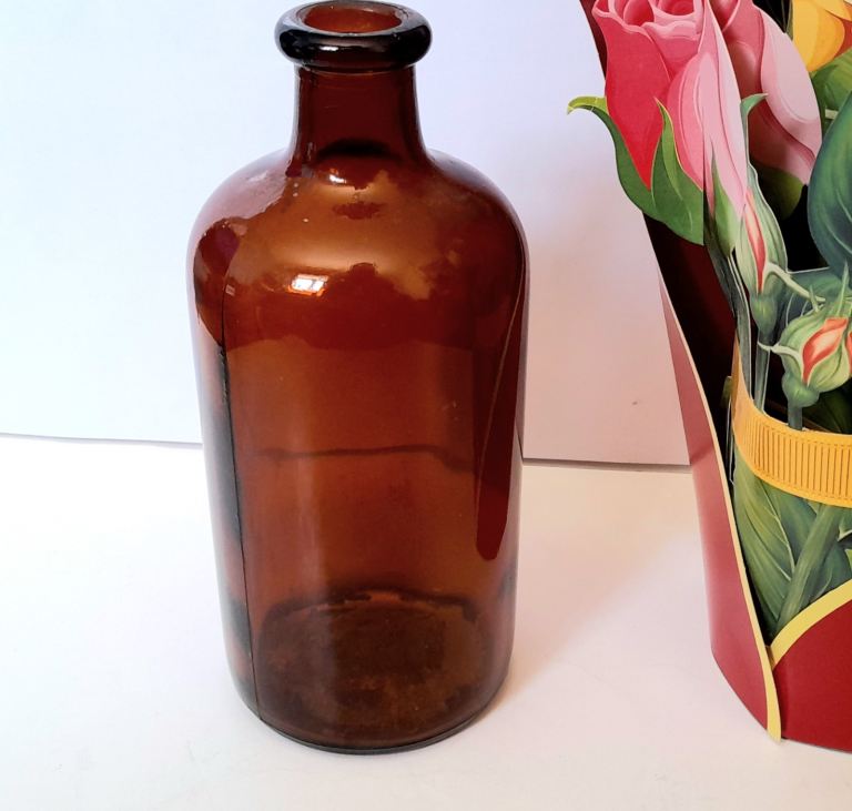COLLECTABLE VINTAGE BROWN GLASS MEDICINE BOTTLE - 19 cm CLEAN and CLEAR