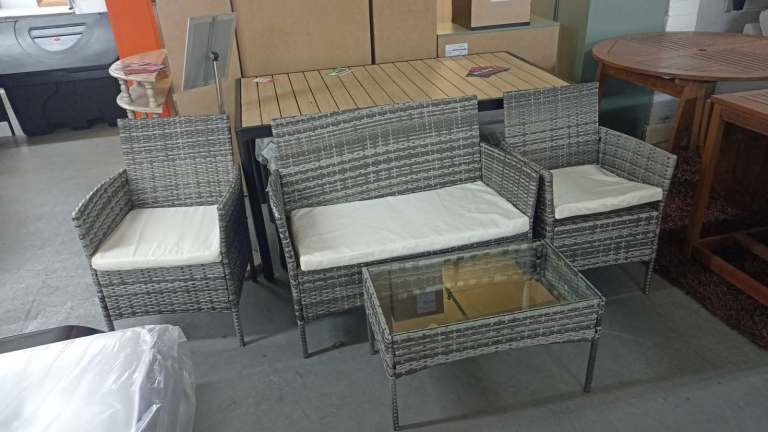 £199 Displayed Ready To Use 4 Piece Garden Set