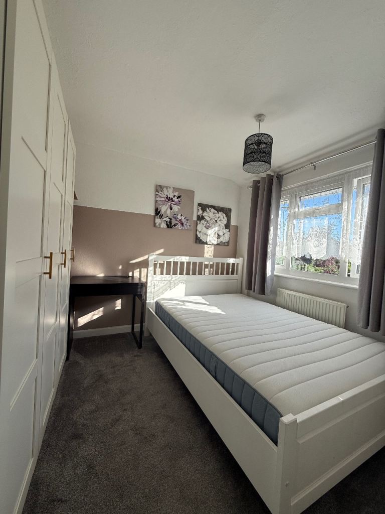 DOUBLE ROOM TO RENT 