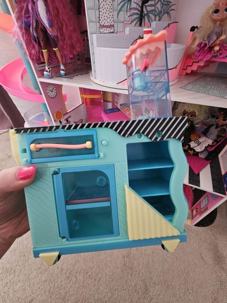 LOL OMG fashion Doll House with 13 LOL Dolls 