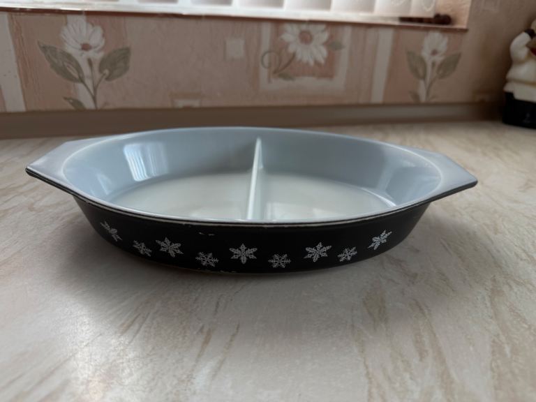 Vintage 1950's / 1960's Pyrex Snowflake Gaiety Large Oval Divided Casserole Vegetable Dish