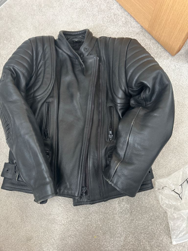 Ladies vintage leather jacket 