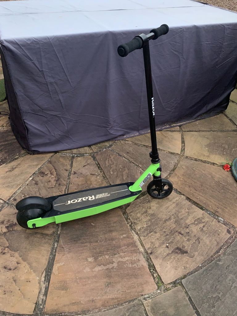 Razor S80 Electric Scooter – Good Condition, New Battery, Rarely Used