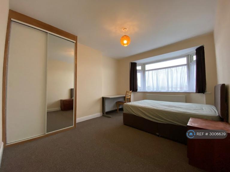 1 bedroom in Lees Road, Uxbridge, UB8 (#3006639)